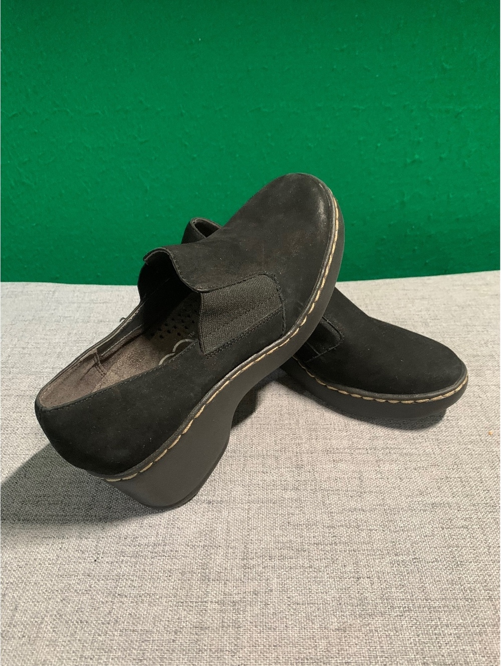 Black slip-on comfort shoes Aerosoles 6.5